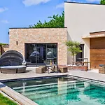 Vila Luxury Orion With Heated Pool, Billard *