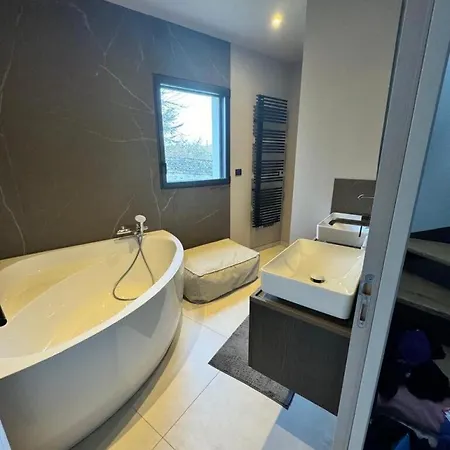 Luxury Orion With Heated Pool, Billard Villa