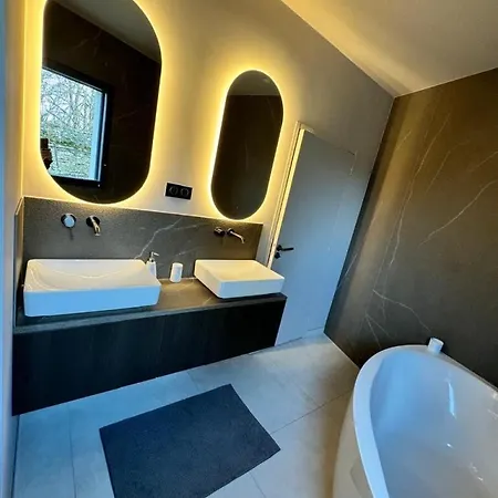 Luxury Orion With Heated Pool, Billard Villa
