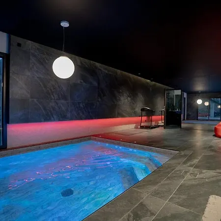 Luxury Orion With Heated Pool, Billard Villa