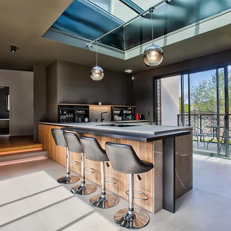 Luxury Orion With Heated Pool, Billard Bieville-Beuville