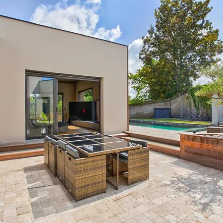 Luxury Orion With Heated Pool, Billard Vila